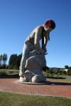 04 - Te Kuiti - Giant shearer statue