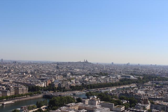 France 2019 012 - Grand Palais et Montmartre depuis la Tour Eiffel
